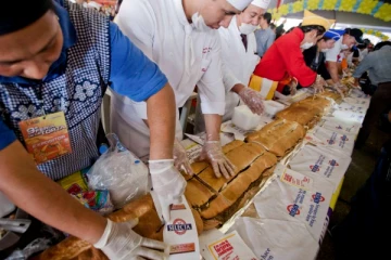 242 அடி நீள 'டோர்டா' சாண்ட்விச்; அசத்திய சமையல் கலை நிபுணர்கள்!