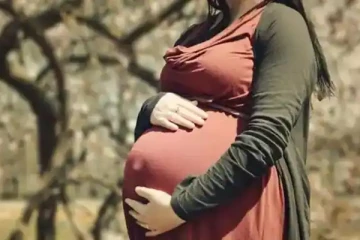 கடவுச்சீட்டு வரிசையில் பிறந்த பெண் குழந்தை! முதன்முறையாக பதிவான சம்பவம்