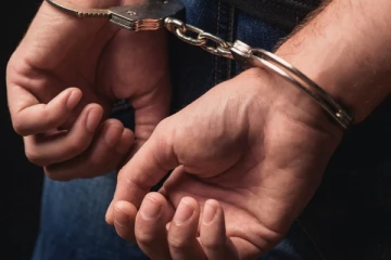 පියත් සමග ලොරි රථයක ගමන් ගත් 13 හැවිරිදි දරුවාට වෙඩි තියලා..