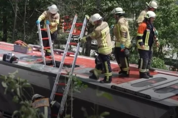 ஜேர்மனியில் மாணவர்களை ஏற்றிச் சென்ற தொடருந்து தடம் புரண்டது! 30 பேர் காயம்