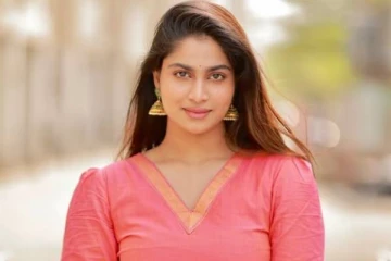 பட வாய்ப்புகள் கிடைக்கவில்லை, ரூட்டை மாற்றிய பிக்பாஸ் புகழ் ஷிவானி நாராயணன்... வைரலாகும் வீடியோ