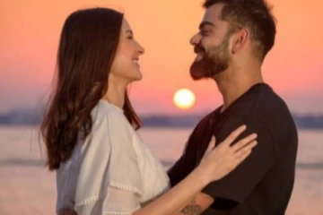 காற்றிலே ஆடும் காகிதம் நான் நீ தான் என்னை கடிதம் ஆக்கினாய்: அனுஷ்காவை புகழ்ந்த விராட் கோலி