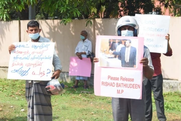 றிசாட் பதியூதீனை விடுதலை செய்யுமாறு கோரி ஆர்ப்பாட்டம்