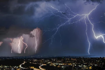 மின்னலுடன் கூடிய மழை ;13 மாவட்டங்களுக்கு எச்சரிக்கை