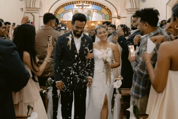 රසිකයන් පිස්සු වට්ටමින් ශනුද්‍රි ප්‍රියසාද්ට මංගල සීනු නාද වෙයි - මෙන්න විවාහ මංගල්‍යයේ පිංතූර [PHOTOS]
