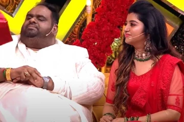 4 அறையில் நடப்பதை இப்படி பதிவிடலாமா? மகாலட்சுமி முத்தம் கொடுக்கும் புகைப்படத்தை வெளியிட்ட ரவீந்தர்