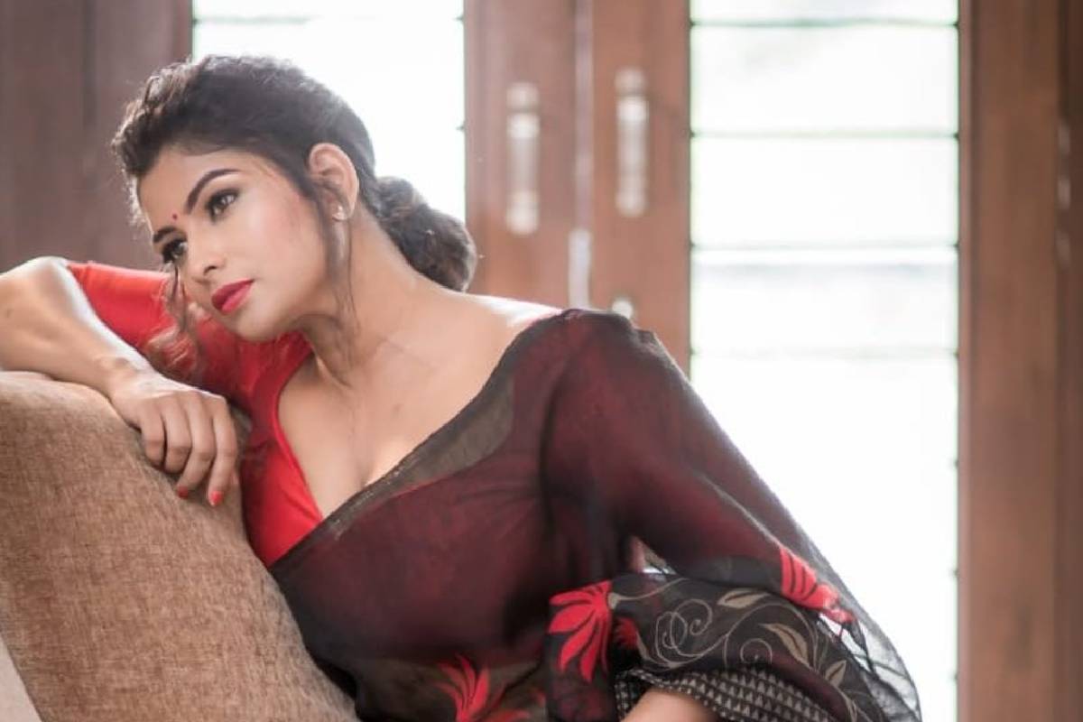 நடிகருடன் நெருக்கமான லிப் லாக் காட்சியில் விஜே மகேஷ்வரி!! திகைத்துப்போன ரசிகர்கள்.. | Actress Vj Maheshwari Lip Kiss Clip Trends Online