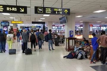 விமான நிலையத்தில் ஊழியர் கன்னத்தில் அறைந்த இராஜாங்க அமைச்சர்! வெளிவந்த உண்மை பின்னணி