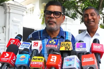 ප්‍රශ්න අහන මාධ්‍යවේදීන්වත් අත්අඩංගුවට ගන්න පුළුවන් - මුජුබර්ගෙන් ආන්දෝලනාත්මක ප්‍රකාශයක්