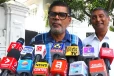 ප්‍රශ්න අහන මාධ්‍යවේදීන්වත් අත්අඩංගුවට ගන්න පුළුවන් - මුජුබර්ගෙන් ආන්දෝලනාත්මක ප්‍රකාශයක්