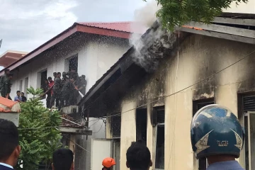 தமிழர் பகுதியில் பற்றி எரியும் வைத்தியசாலை (video)