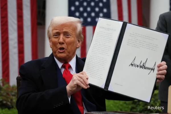 ட்ரம்பின் 15 சதவீத வரியால் நெருக்கடியில் பிரித்தானியா... ஒப்பந்தத்தைக் கைவிட இருக்கும் ஐரோப்பா | Trump Tariff Affects Trade Order