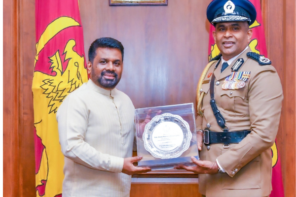 ஜனாதிபதிக்கும் புதிய பொலிஸ் மா அதிபருக்கும் இடையில் இடம்பெற்ற சந்திப்பு! | The New Police Chief Met The President