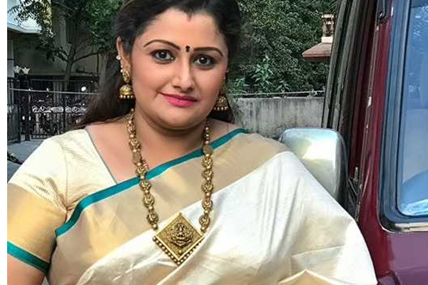 3 திருமணம் செய்த நீ பேசலாமா? பலான நிகழ்ச்சி மூலம் பிரபலமான நடிகையை வெளுத்து வாங்கிய பயில்வான் | Bayilvan Slams Doctor Sharmila For Divorce Actress