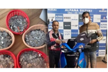 சிறுக சிறுக சேர்த்த நாணயங்கள் - மூட்டை மூட்டையாக கொண்டு வந்து பைக் வாங்கிய இளைஞர்