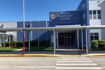 அமெரிக்கப் பள்ளி ஒன்றிற்கு துப்பாக்கிச்சூடு மிரட்டல் விடுத்த 10 வயது சிறுவன் கைது: மீண்டும் ஒரு பரபரப்பு சம்பவம்