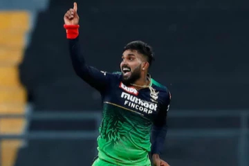 ஹைதராபாத் அணியை தவிடுபொடியாக்கிய இலங்கை வீரர்!