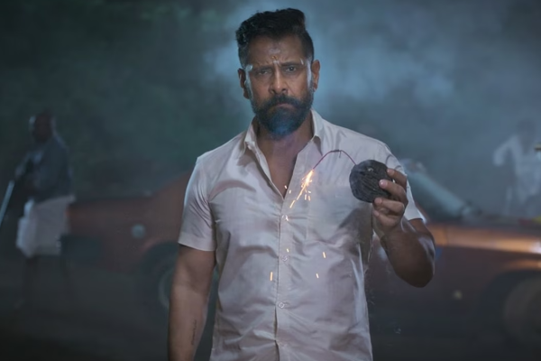 நம்ம சீயான் விக்ரமா இது! இவருக்கு வயசே ஆகாதா!! எப்படி இருக்கிறார் பாருங்க | Chiyaan Vikram Latest Look Photo