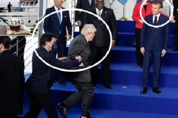 அடிக்க வேண்டாம்;   பிரான்ஸ் அதிபரை நோக்கி வேகமாக சென்ற பொறிஸை  இழுத்துப்பிடித்த ஜஸ்டின் ரூடோ!