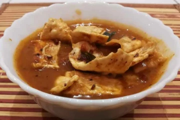 அப்பளத்தில் குழம்பு வைக்கலாம் உங்களுக்கு தெரியுமா? எப்படி செய்வது!