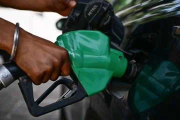 ඉදිරි දිනවලදී ඉන්ධන මිල අඩු වෙයිද? රජයේ ස්ථාවරය ගැන මුදල් නියෝජ්‍ය අමාත්‍යවරයාගෙන් හදිසි ප්‍රකාශයක්