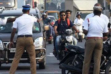 யாரும் தப்பிக்கமுடியாது.. போக்குவரத்து விதிமீறல்கள், ஒரே நாளில் ரூ.2.39 கோடி வசூல் - அதிகாரிகள் அதிரடி!