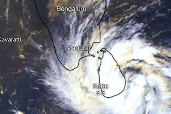 டிட்வா புயல் இலங்கையை விட்டு நீங்கியிருந்தாலும்..வெளியான காலநிலை அறிக்கை! | Ditwah Storm Cyclone Leaves Sri Lanka