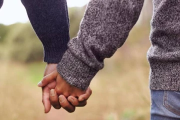 கள்ளக்காதலனுடன் ஜன்னல் வழியே தப்பிய மனைவி - உருக்கமான வேண்டுகோள் வைத்த கணவர்