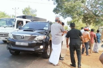 நாடாளுமன்ற உறுப்பினர் எம்.ஏ சுமந்திரன் பயணித்த வாகனம் விபத்து.!