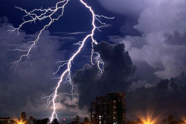 பலத்த மின்னல் தாக்ம் தொடர்பில் எச்சரிக்கை | Warning Strong Lightning Strikes Srilanka