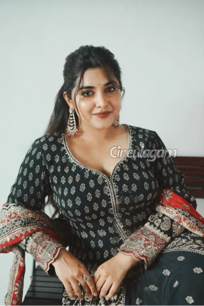 உடல் எடை குறைத்து ஒல்லியான நடிகை நிவேதா தாமஸ்.. ஆளே மாறிட்டாரே! | Nivetha Photo In Slim Look Goes Viral