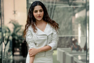 ப்ளாஸ்டிக் சர்சஜரி செய்து ஆளே மாறிய அதுல்யா...ஏன் இப்படி