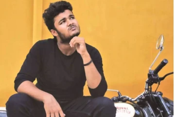 ஹீரோ போல இருக்கும் மன்சூர் அலிகானின் மகன் - பெண்களுடன்  ஜாலியாக எடுத்து கொண்ட புகைப்படம்!