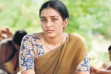 கர்ணன் படத்தில் நடித்த நடிகையா இது.. மாடர்ன் லுக்கில் எப்படி இருக்கிறார் பாருங்க