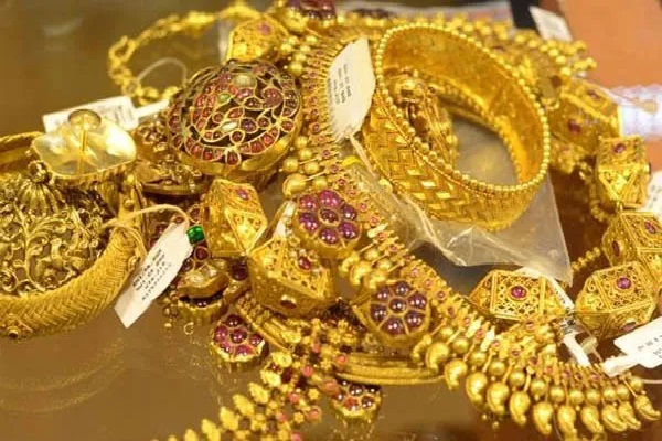 சிறைச்சாலை ஊடகப்பேச்சாளரின் வீட்டில் காணாமாற்போன தங்க நகைகள் | Gold Jewelery Missing Jail Press Secretary S House