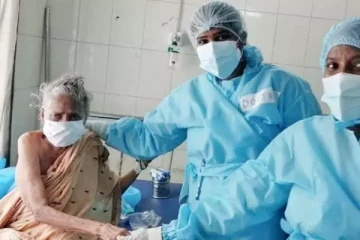 அன்பாக பார்த்துக்கொண்ட மருத்துவர்களுக்கு நன்றி கடிதம் எழுதிய மூதாட்டி