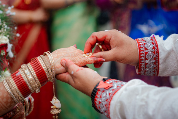 கிராமம் ஒன்றில் காதல் திருமணங்களுக்கு தடை; எங்கு தெரியுமா? | Punjab Village Bans Love Marriages