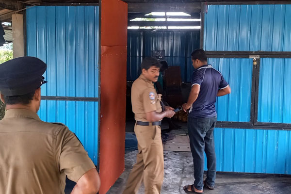 யாழில் தூக்கில் தொங்கிய நிலையில் மீட்கப்பட்ட ஆணின் சடலம் | Body Of A Man Found Hanging In Jaffna