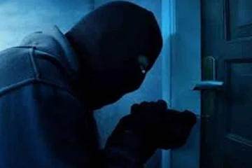 இலங்கையில் நடந்த கொள்ளை சம்பவம் ; ஆசிரியையின் கைகளை கட்டி வைத்து கொள்ளை