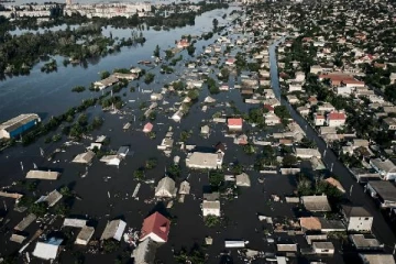 மிதக்கும் சடலங்கள்... குடிநீருக்காக தவிக்கும் மக்கள்: உக்ரைனில் புதிய நெருக்கடி