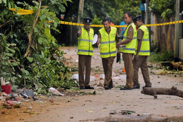 கால்வாய்க்குள் கிடந்த சடலத்தால் பரபரப்பு | Tension As Body Discovered In Canal