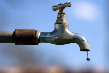 අවුරුද්දෙත් වතුර කපයිද?