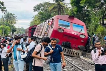 “සාගරිකා” පීලි පැනීමෙන් පසු කාර්ය මණ්ඩලය වැඩ තහනම්