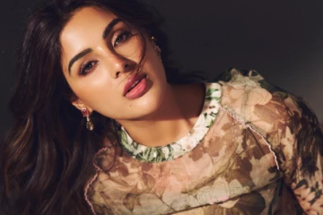 வாத்தி பட நடிகை சம்யுக்தா மேனன் அழகிய போட்டோஷூட்