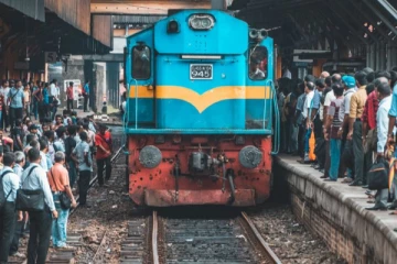 මෙදා පාර කෝච්චියේ ගිහිල්ලත් හමාරයි... වෙන්න යන දේ මෙන්න.