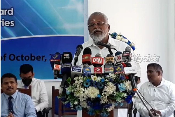 பனைசார்ந்த உற்பத்தியாளர்களுக்கான விசேட செயற்றிட்டத்தினை முன்னெடுக்க நடவடிக்கை: டக்ளஸ் | Northern Province Palmyrah Development Board பனைசார்ந்த உற்பத்தியாளர்களுக்கான விசேட செயற்றிட்டத்தினை முன்னெடுக்க நடவடிக்கை: டக்ளஸ் | Northern Province Palmyrah Development Board