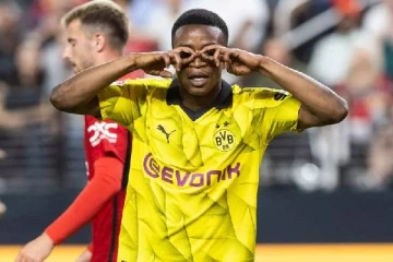 பல மில்லியன் பவுண்டுகள் சம்பாதிக்கும் கால்பந்து பிரபலம்: அகதிகள் முகாமில் அவதிப்படும் குடும்பம்