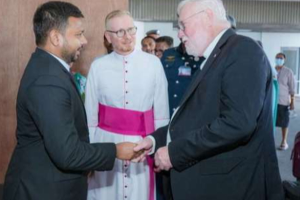 இலங்கையை வந்தடைந்தார் வத்திக்கானின் வெளியுறவு அமைச்சர் | Vatican S Foreign Minister Arrives In Sri Lanka