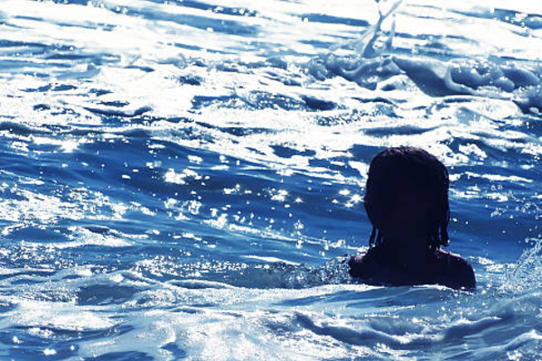 தங்காலையில் துயரம்; கடல் அலையில் அள்ளுண்டு சென்ற சிறுமி | Colombo Schoo Girl Drowned In Ocean Waves