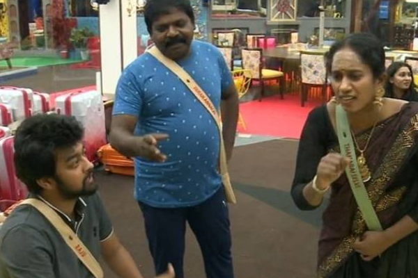 ஆடை மாற்றும்போது தாமரையின் காயினை எடுத்த சுருதி - பாவனி: கடுப்பில் சக போட்டியாளர்கள்! | Pitch Taken Coin While Changing Clothes Bhavani